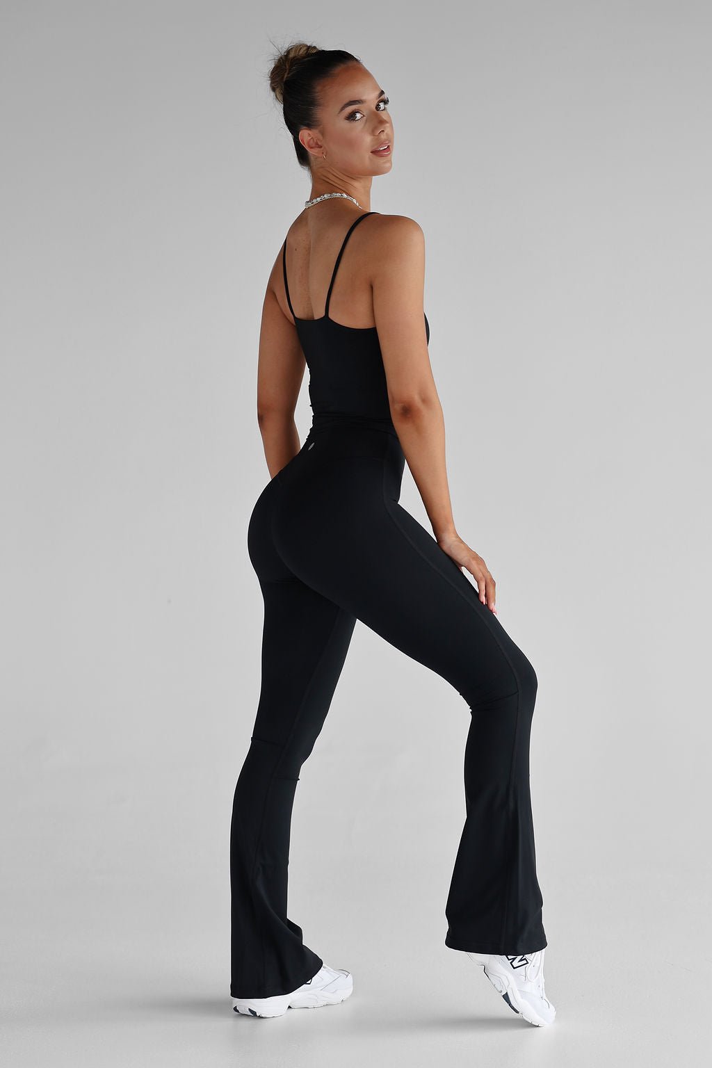 QOQ Womens Scrunch Flare Leggings V Back High Waisted Bootcut Yoga Pants  Tummy Control Bell Bottom Leggings : : Clothing, Shoes &  Accessories