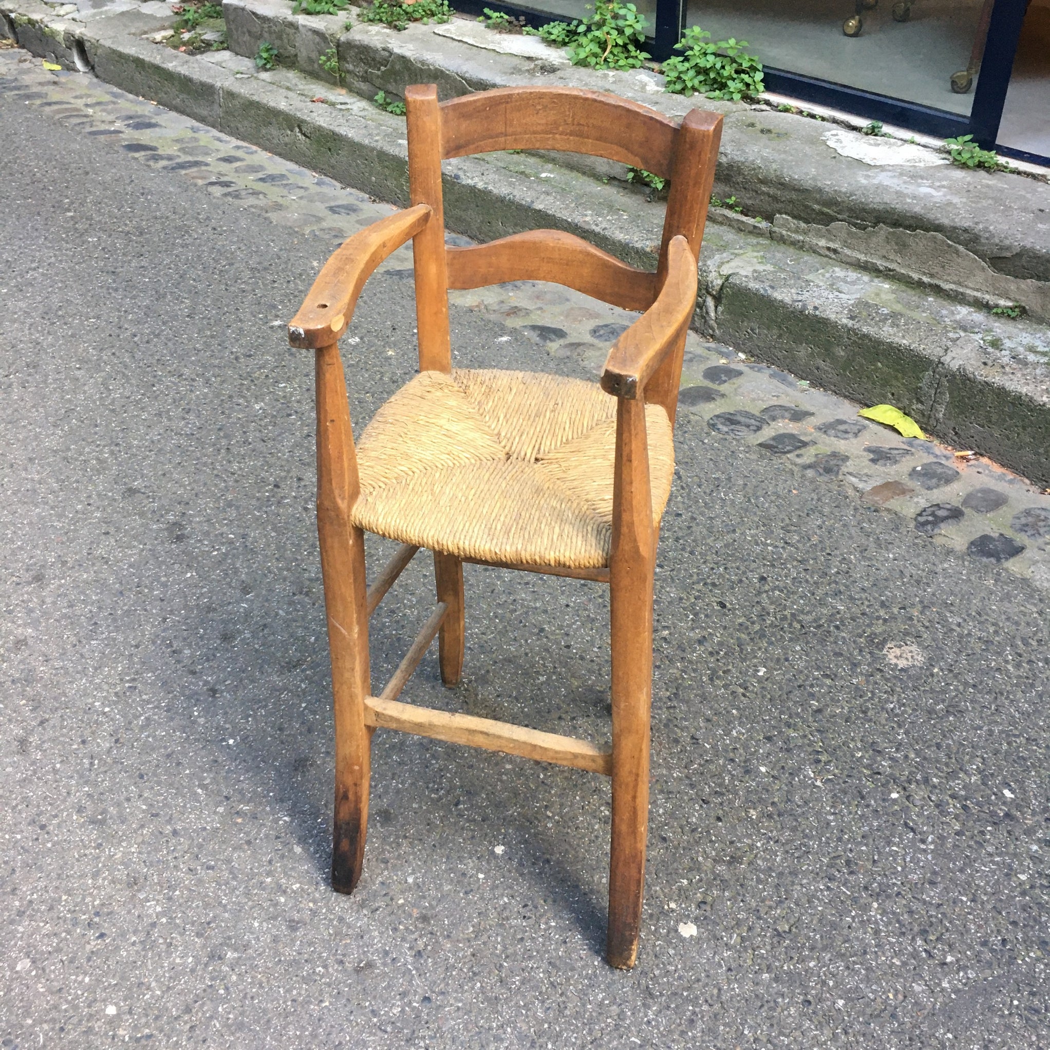 Chaise haute pour bébé en bois assise paille – Brocante La Vitrine