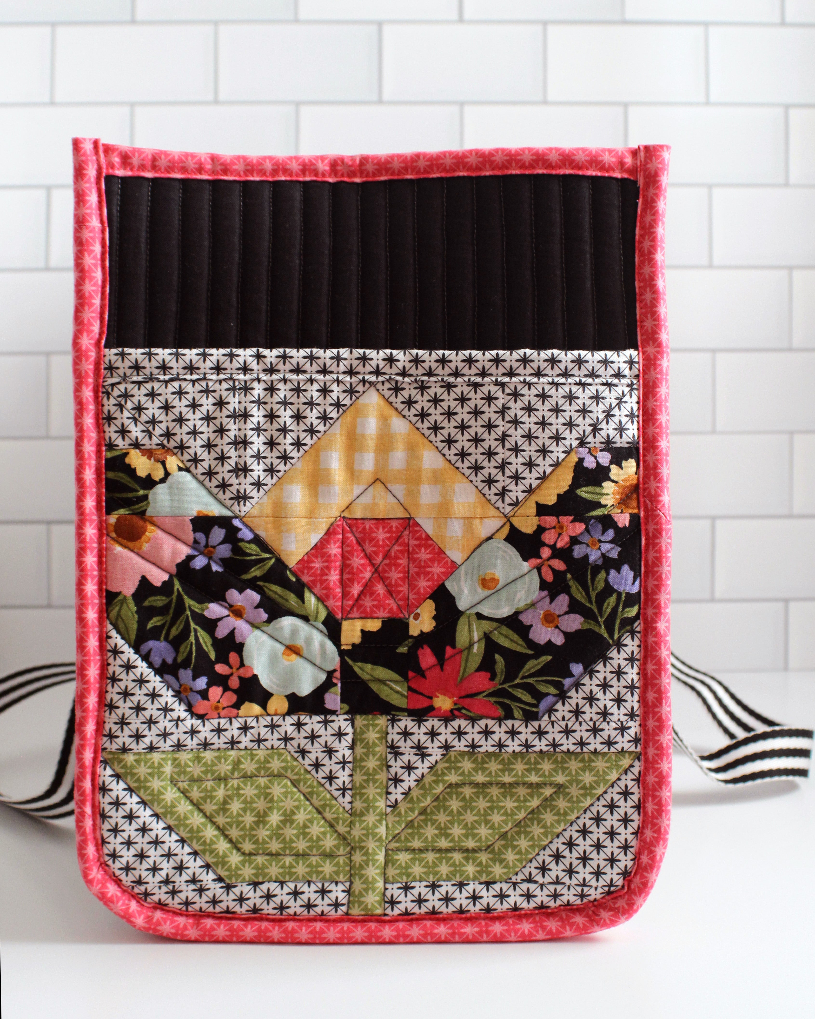 Flora Bud Quilt Block on pockets of the All The Things Tote by Knot and Thread Designs