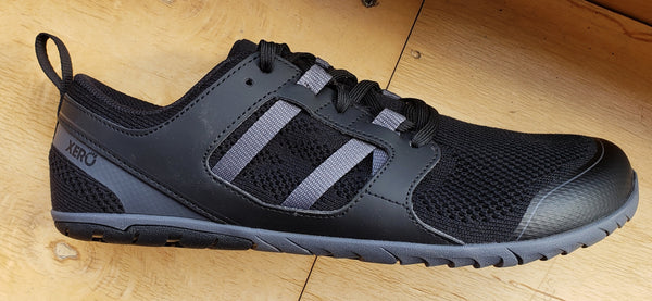 The men's Xero Zelen in Black in sunny lighting