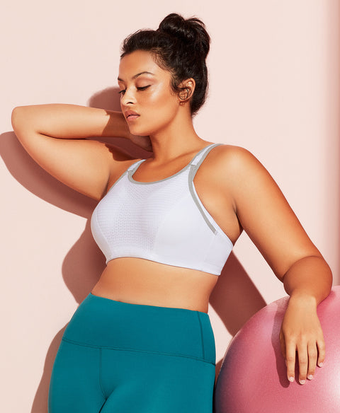 How to Avoid Uniboob: The 4 Best Sports Bras That Lift & Separate