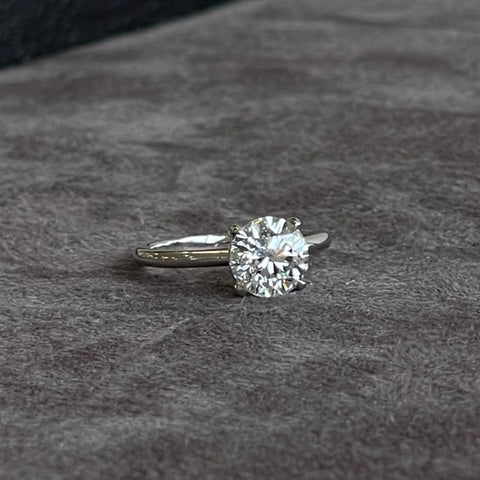 round diamond engagment ring