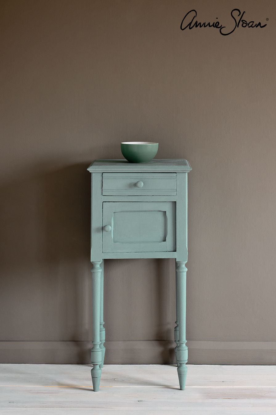 annie sloan chalk paint old white