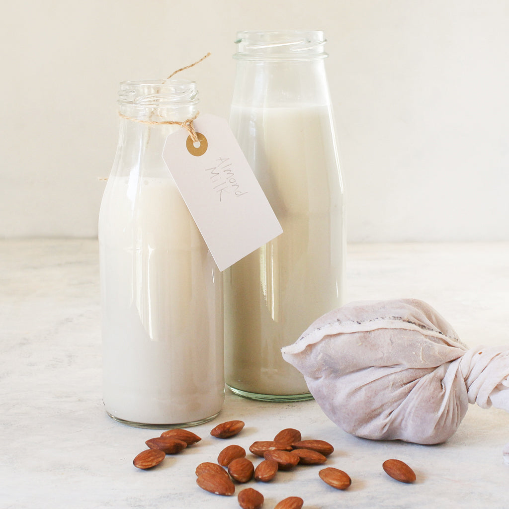 How to make delicious almond milk at home - Luvele DE