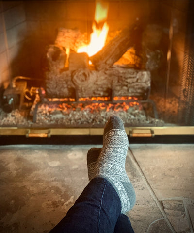 https://cdn.shopify.com/s/files/1/0068/1266/3863/files/grey_socks_by_fireplace_480x480.jpg?v=1643226520