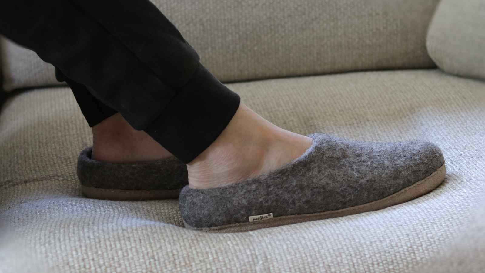ål Stipendium Raffinaderi Men's Slippers, House Shoes & Alpaca Socks | Nootkas
