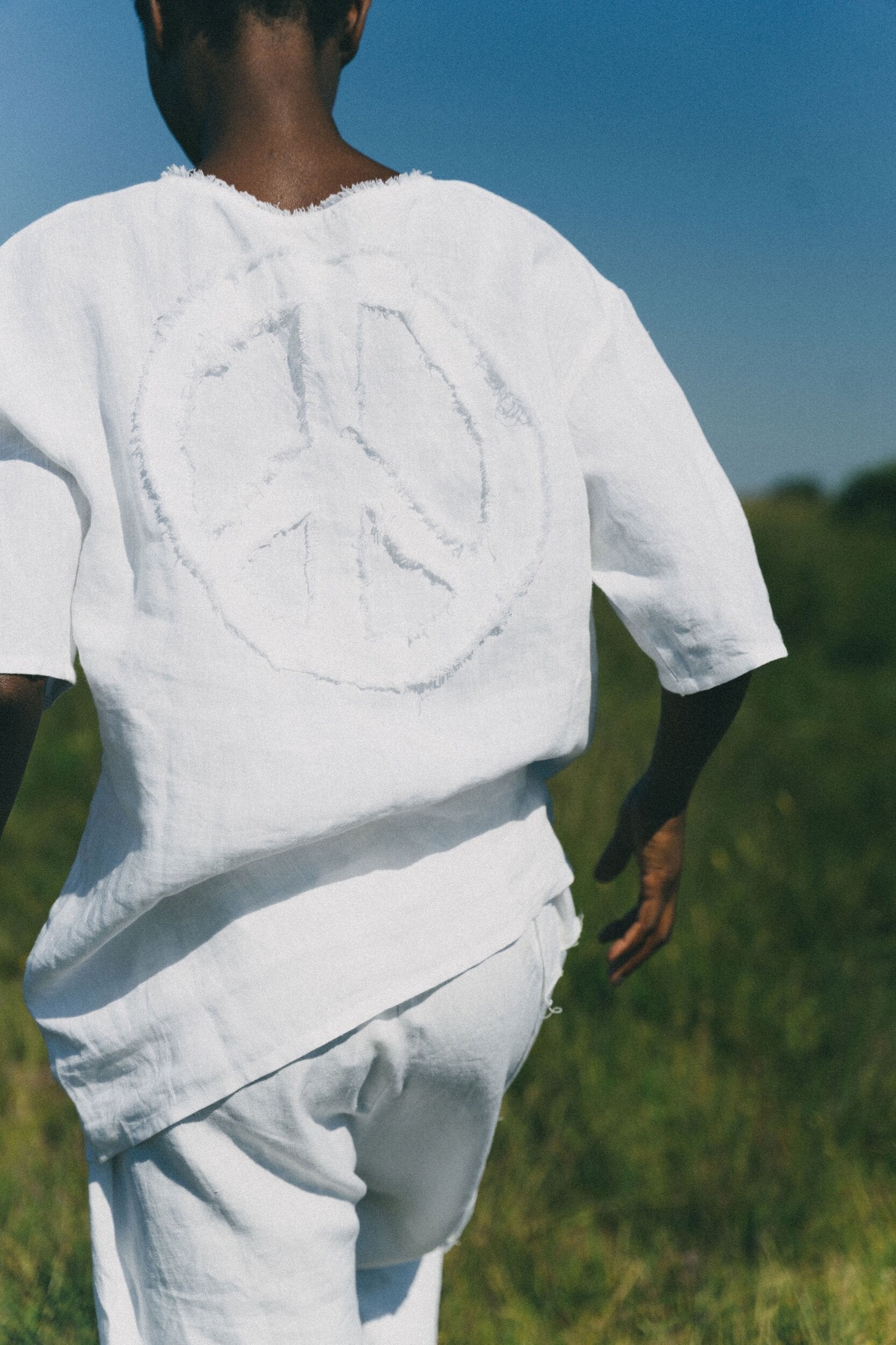 A Perfect Nomad OVERSIZED PEACE T - WHITE SMALL