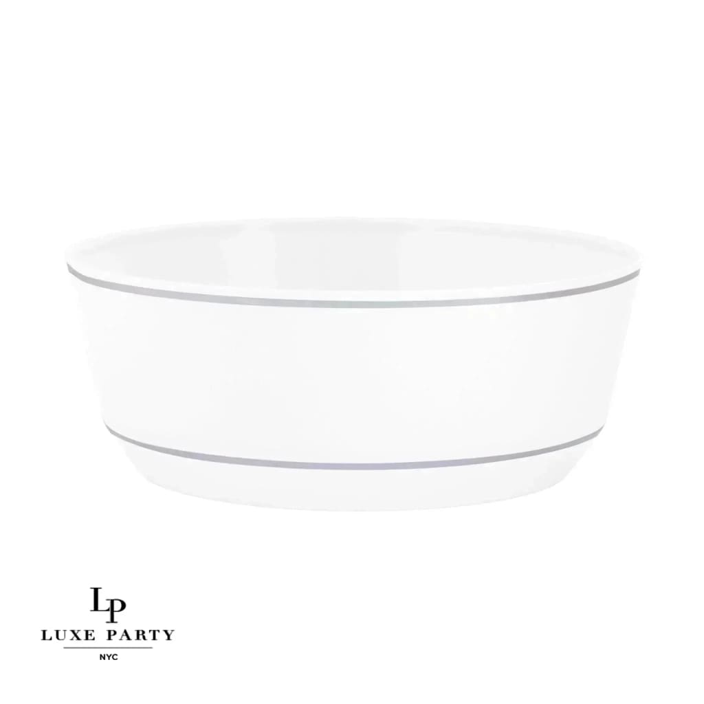 https://cdn.shopify.com/s/files/1/0068/1656/3253/products/14-oz-round-white-silver-plastic-bowls-10-pack-01-gray-and-1014-square-settings-scallop-p-la-s-soup-accent-luxe-party-nyc-945_1024x.jpg?v=1693924707