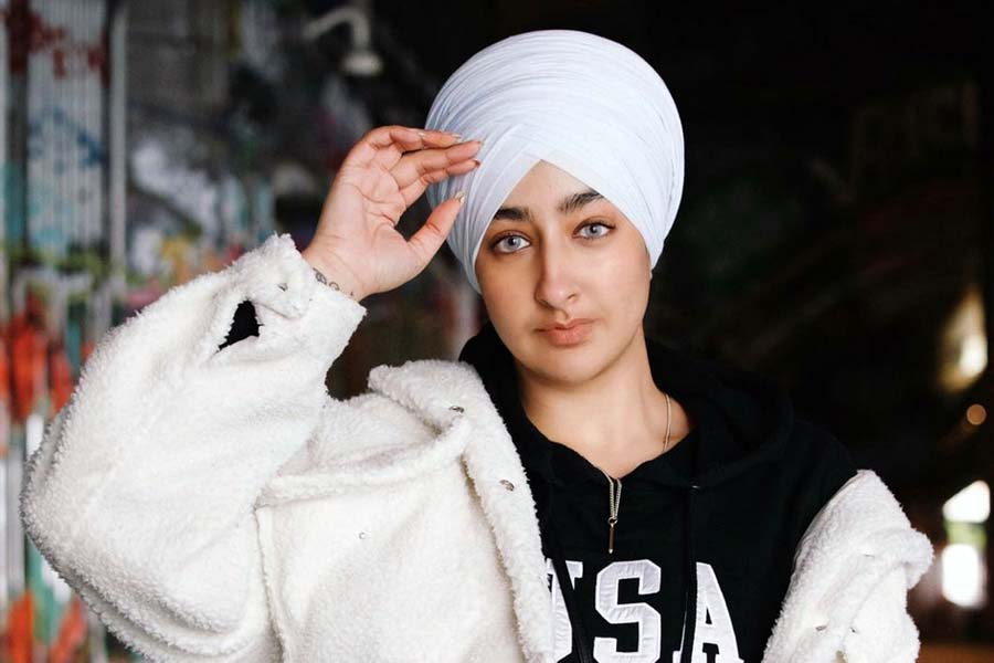 Woman wearing white turban