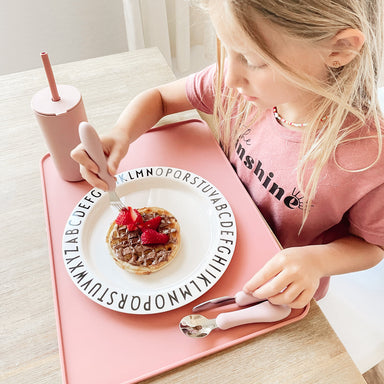 https://cdn.shopify.com/s/files/1/0068/2088/8661/files/silicone_dinnerware_cutlery_placemat_kids_toddler_stainless_steel_mks_miminoo-06_a3d12f0a-7b40-44d1-a849-9c58213aa5be_384x384.jpg?v=1691869003