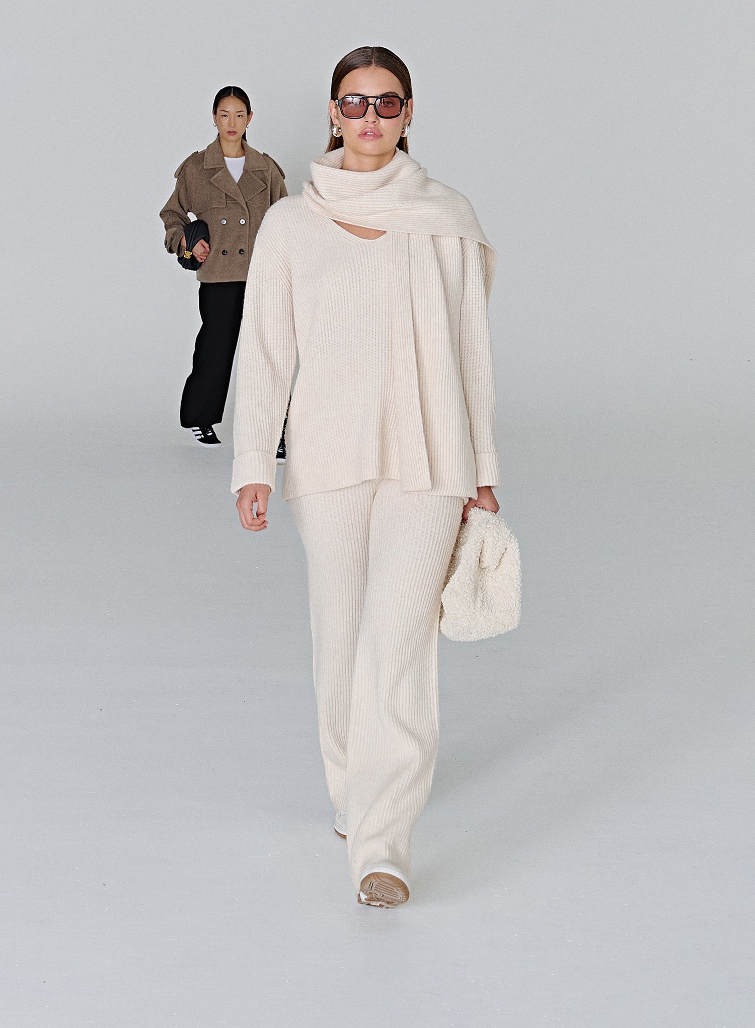 Image of Off White Slouchy Knitted Jumper With Scarf - Remy