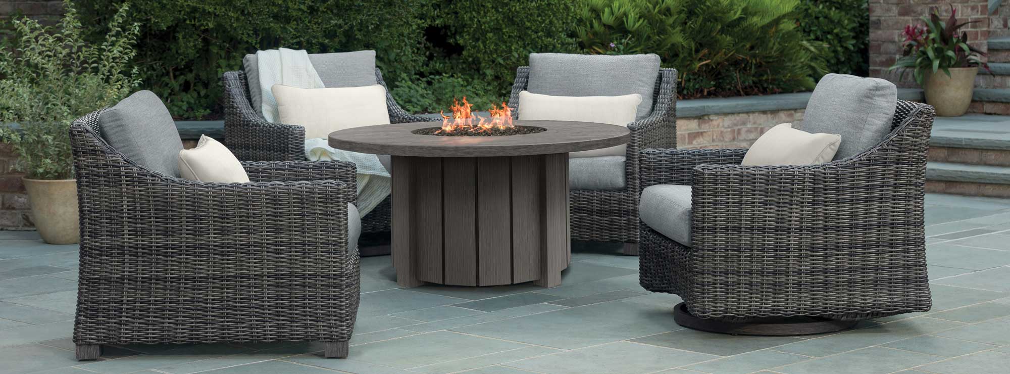 Avallon Outdoor Fire Chat Set by Ebel Banner