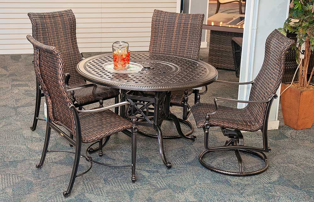 Woven outdoor shop dining set