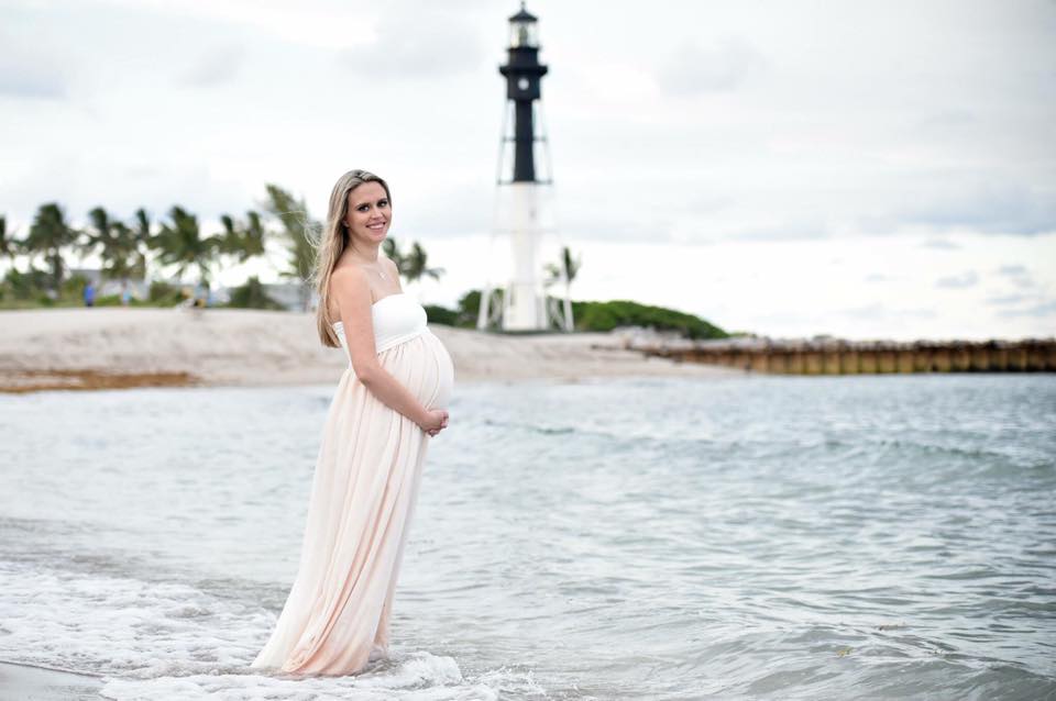 What to Wear for Summer Maternity Pictures - My Baby's Heartbeat Bear