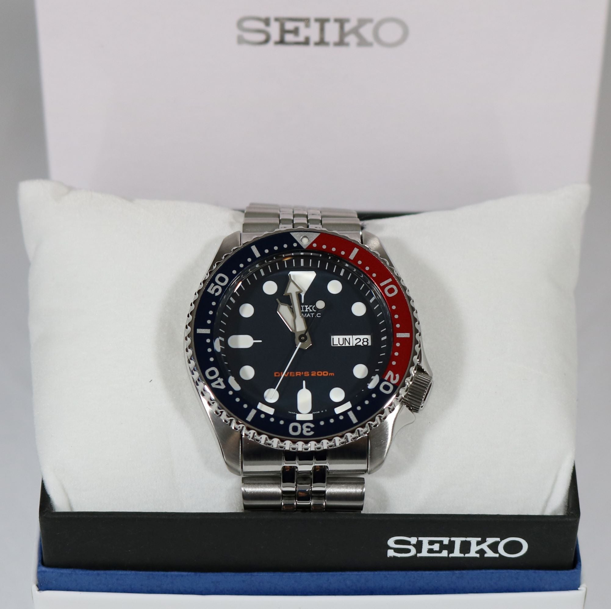 seiko automatic diver's 200m jubilee bracelet skx009k2