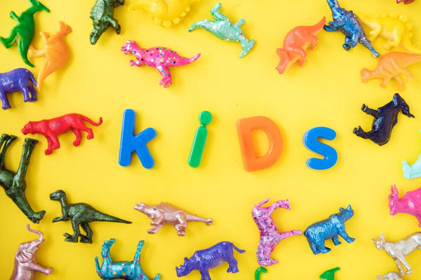 image de dinosaures et du mots kids (enfants en anglais)