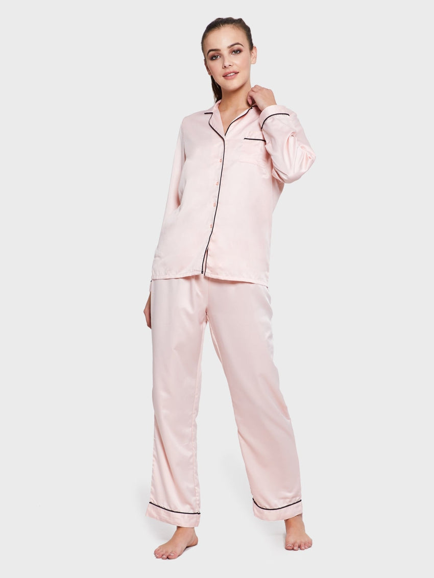 buttoned nightwear