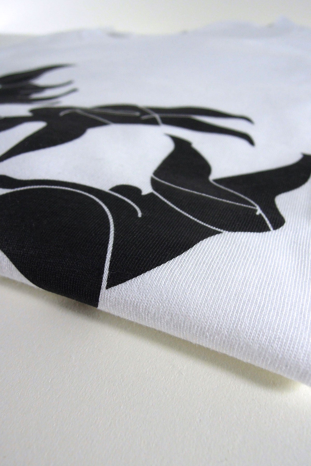 Black Magic T-shirt. Detail.