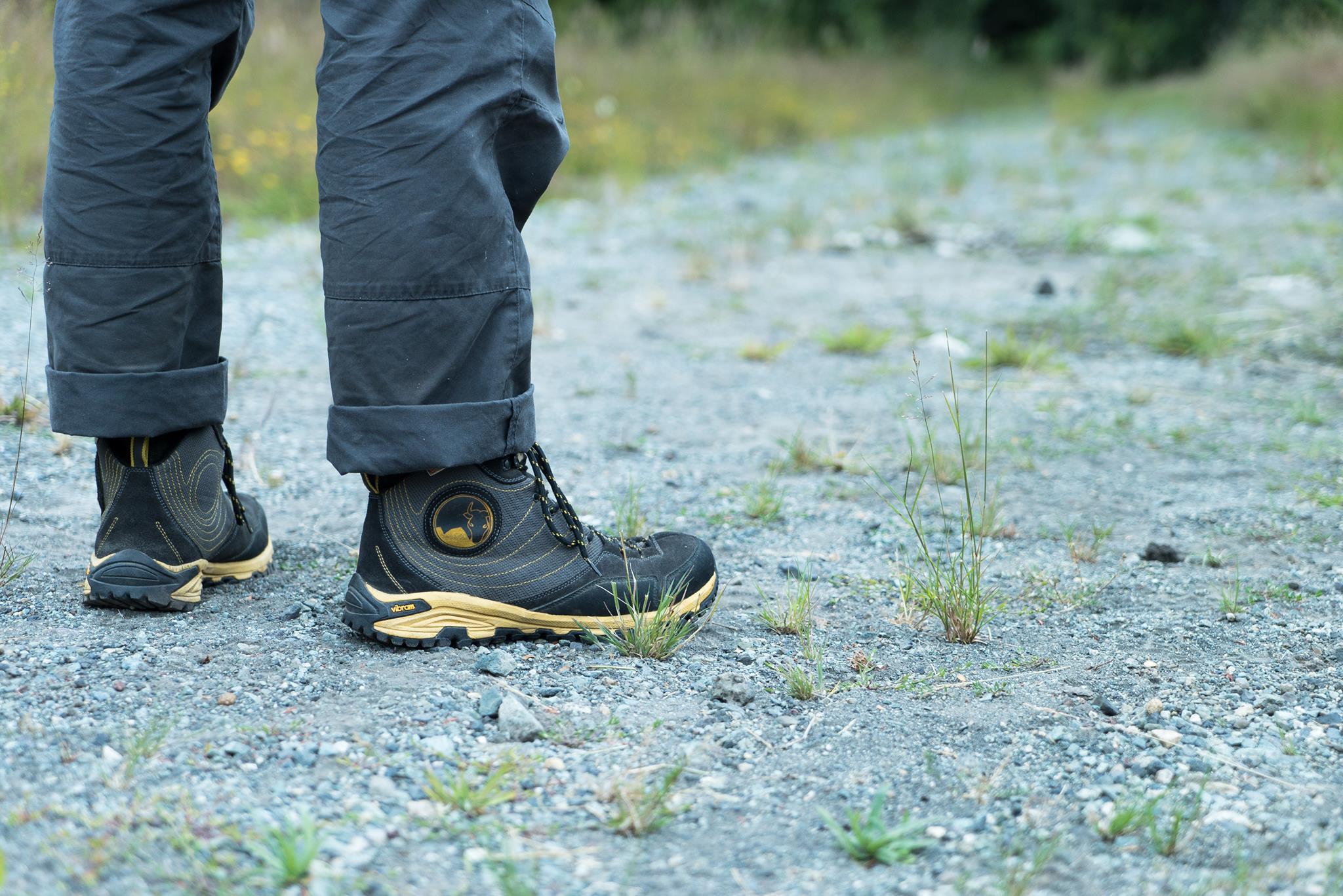 lightweight hiking boots waterproof