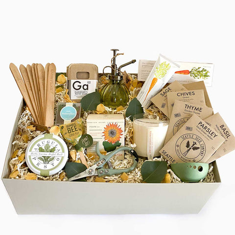 The best gift for gardeners with all the necessities for their garden!