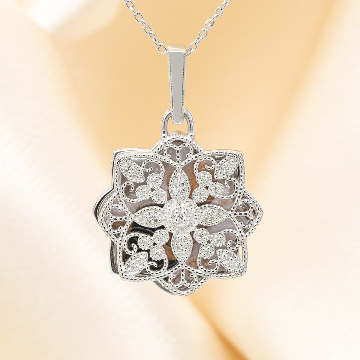 Bella Toggle Locket Necklace – D'ore Jewelry
