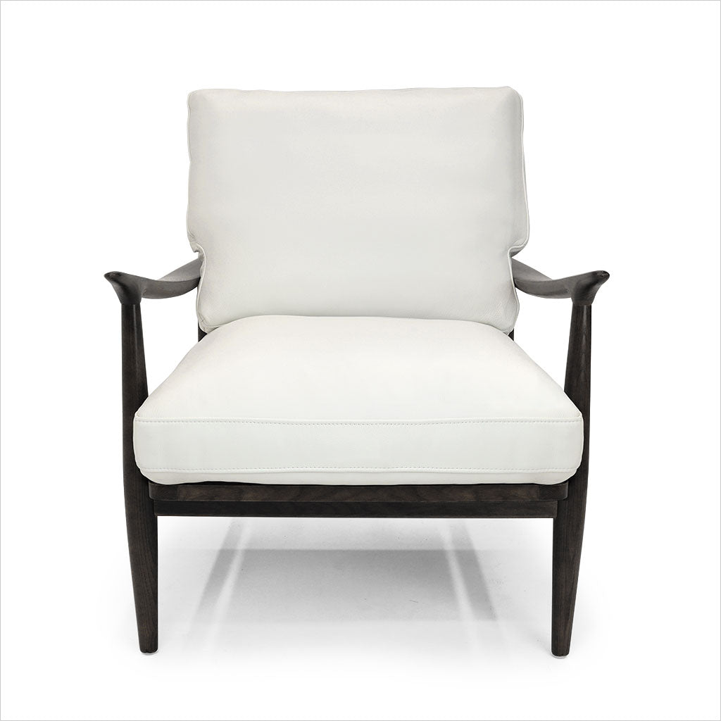 Featured image of post Black And White Leather Chair : Many of these chairs include an optional matching ottoman, which allows you to.