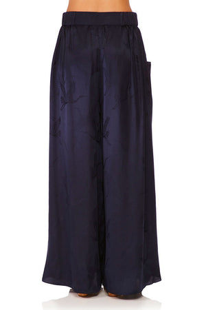 WIDE LEG PANT WITH GATHERED POCKET SOLID NAVY – CAMILLA