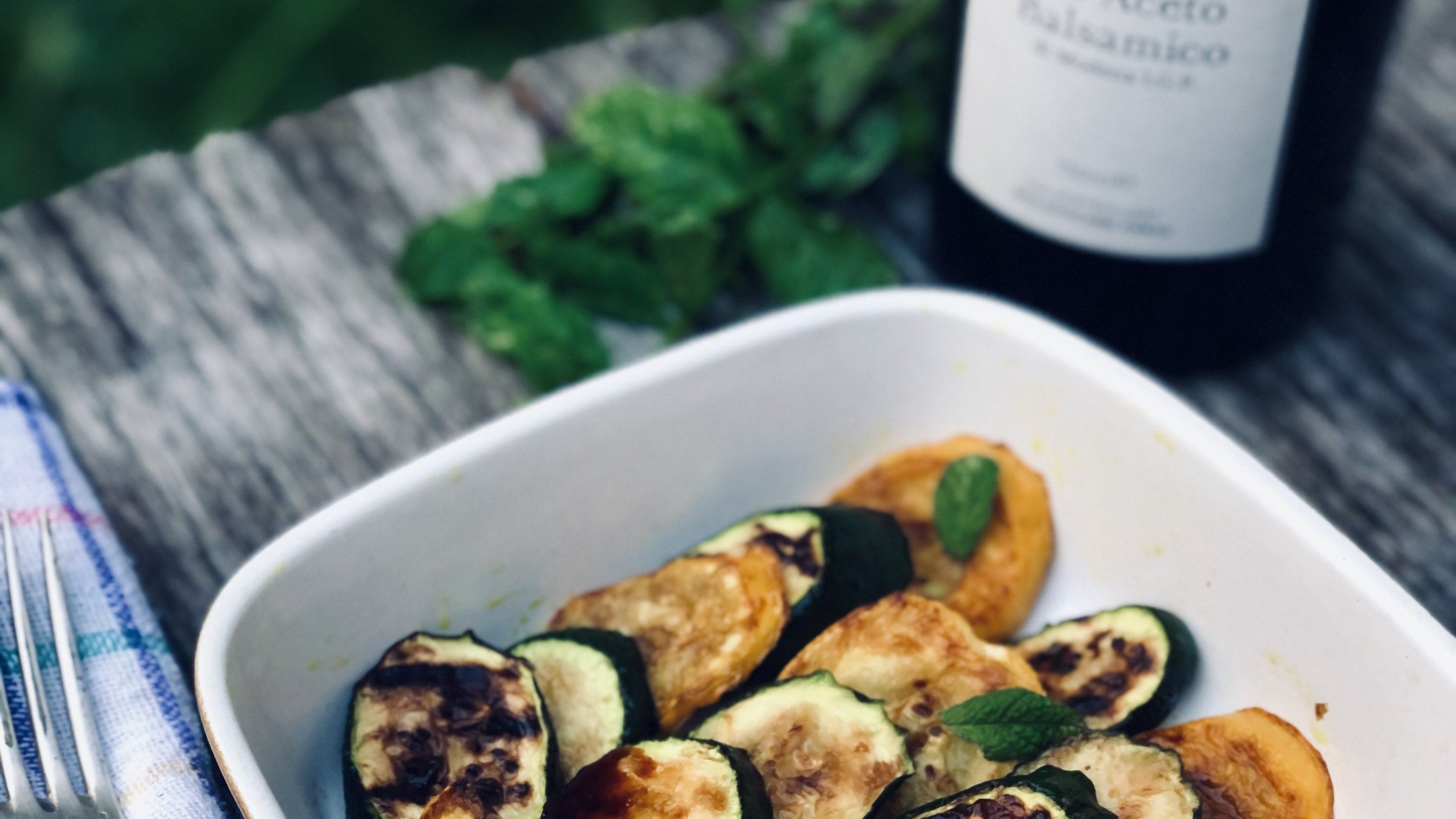 Marinierte gegrillte Zucchini mit Balsamico, Minze und Knoblauch - Delidia