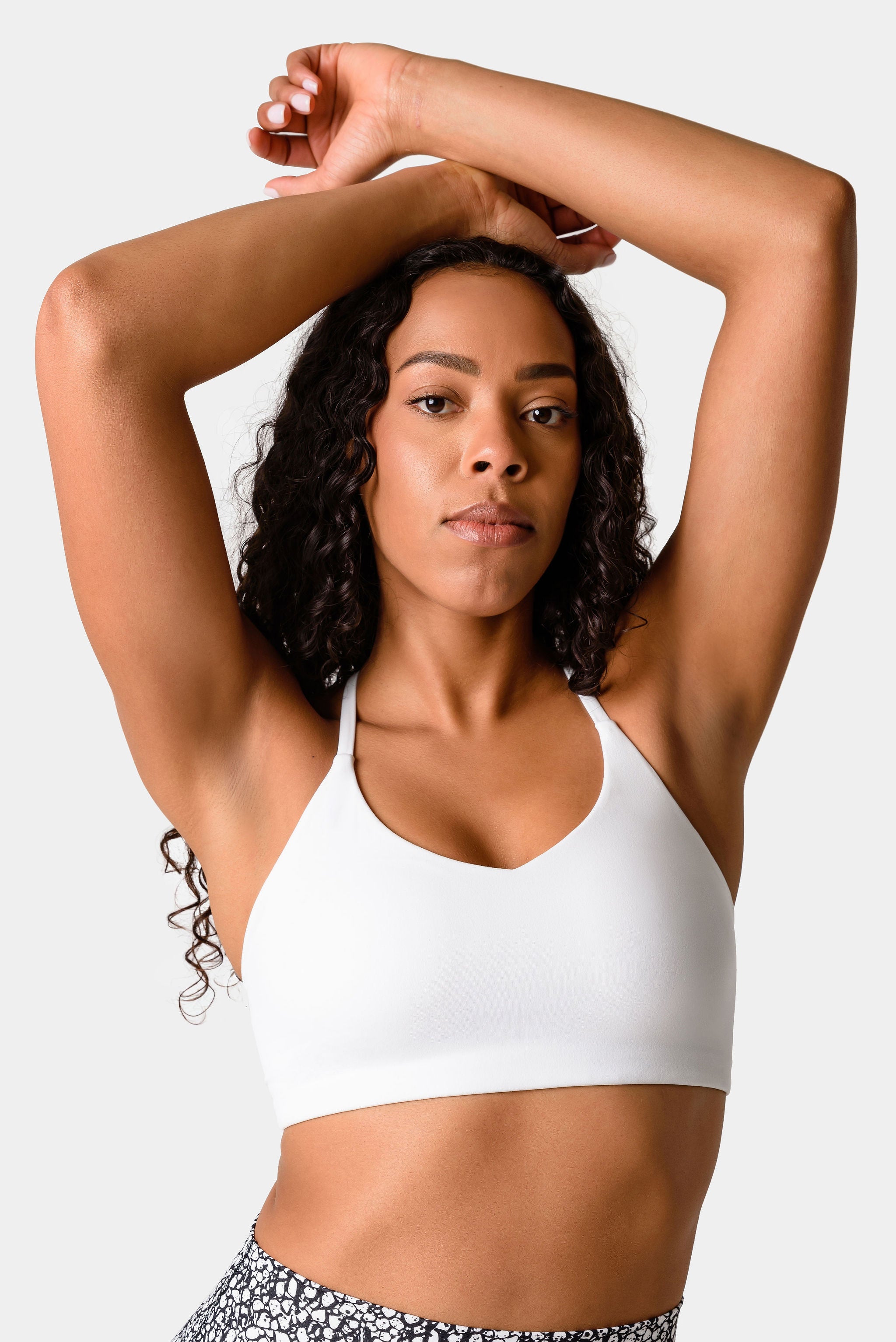 Iris Strappy Back Crop Sports Bra - Black – Kamo Fitness