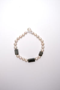 Necklace in freshwater pearl