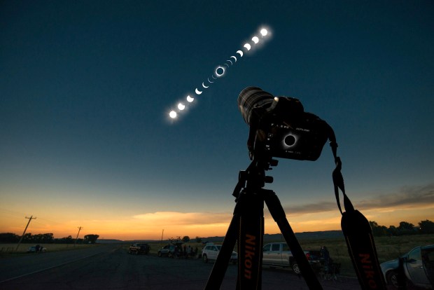 View the April 8, 2024 total solar eclipse across the U.S. through a 60x telescope - Apexel