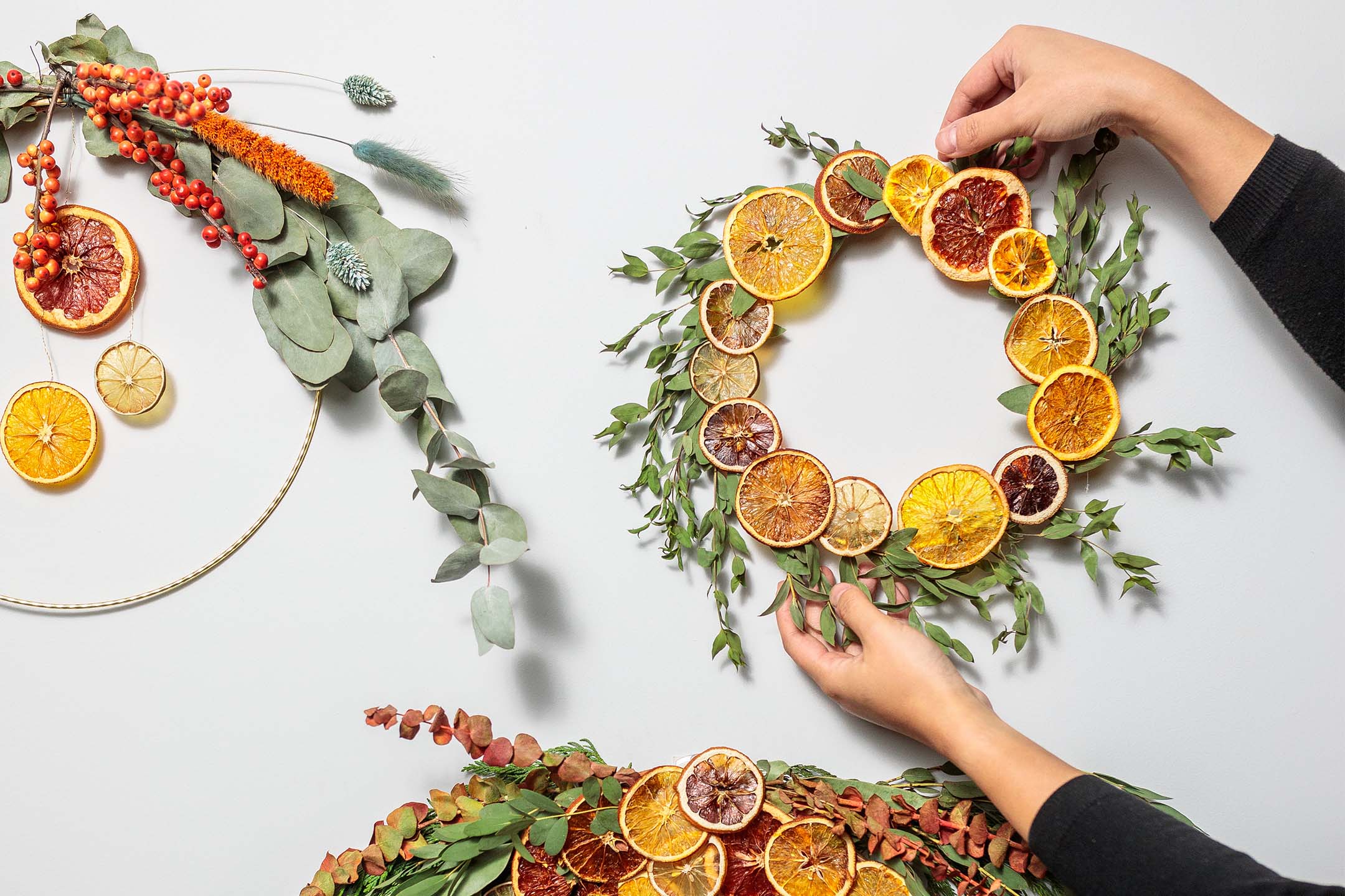 Make your own orange wreath just in time for Advent