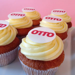 Cupcakes OTTO para empresas, horneados personalizados con cake toppers