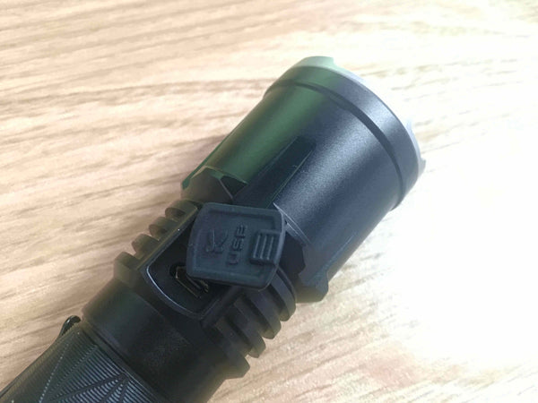Taktische Taschenlampe 2019 - Klarus XT21X im Test