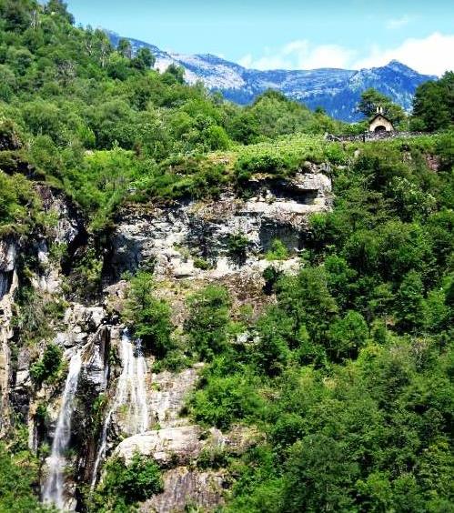 Cascata, cappella e vitigno