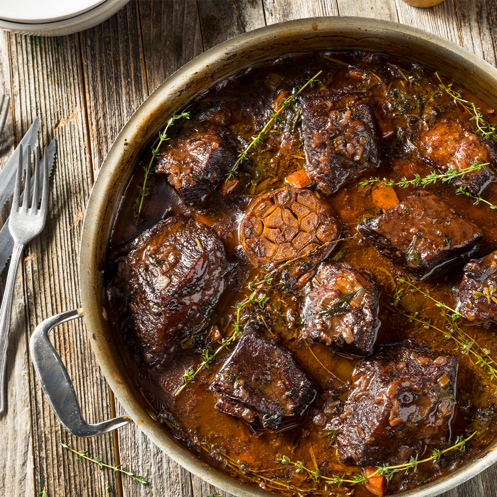 GARLIC BRAISED SHORT RIBS WITH RED WINE