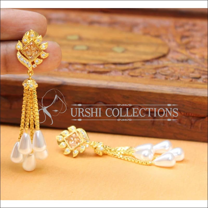 gold earrings Designs | simple | Antique | for wedding | Indian daily wear  simple | Indian jhum… | Gold earrings designs, Simple gold earrings, Gold  jhumka earrings