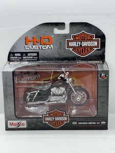 Maisto Motorcycles 1:18 Harley Davidson Series 31 2012 XL 1200V Seventy-Two - Gonzo’s Garage