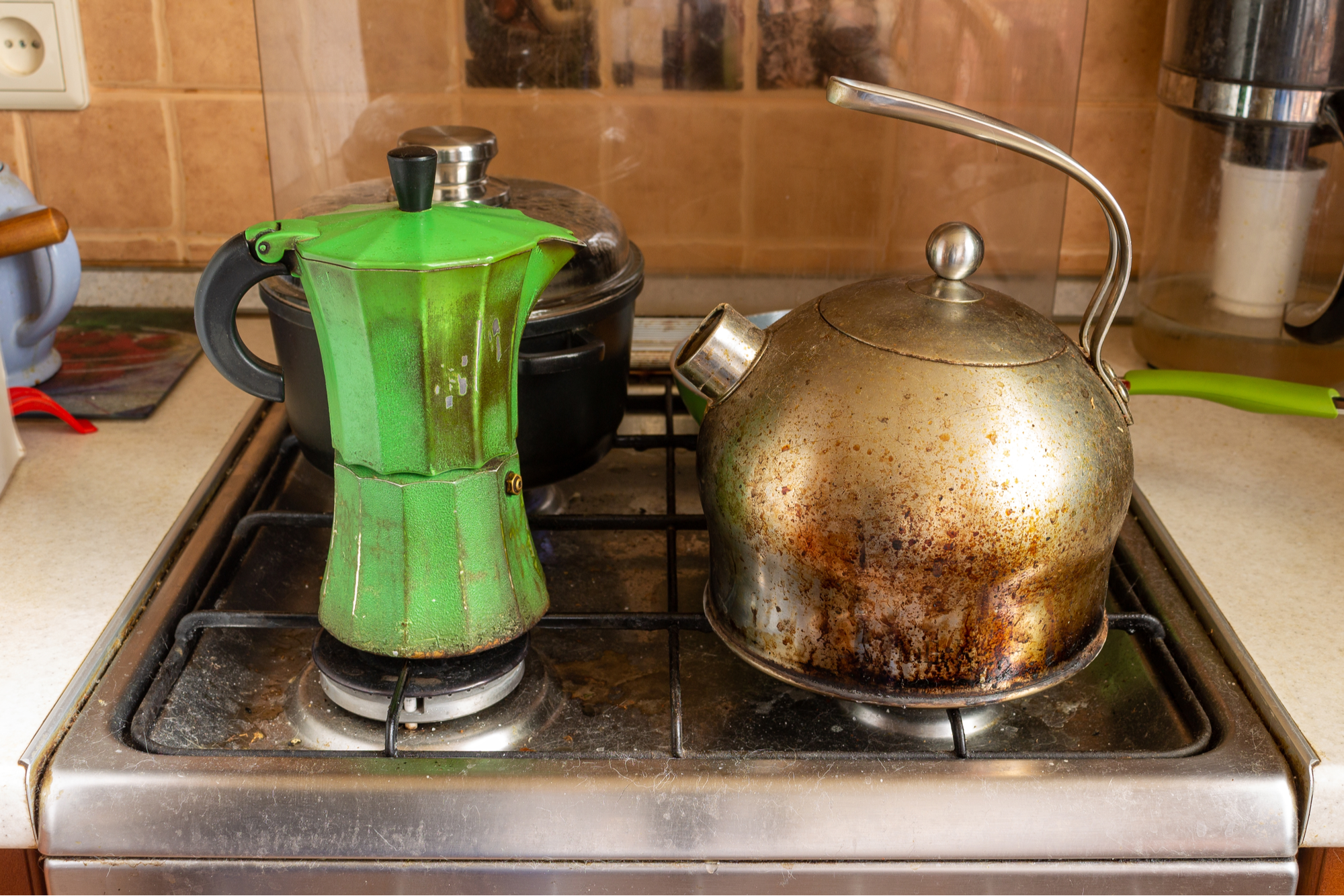 How to Clean An Electric Kettle and Stovetop Kettle - Clean My Space