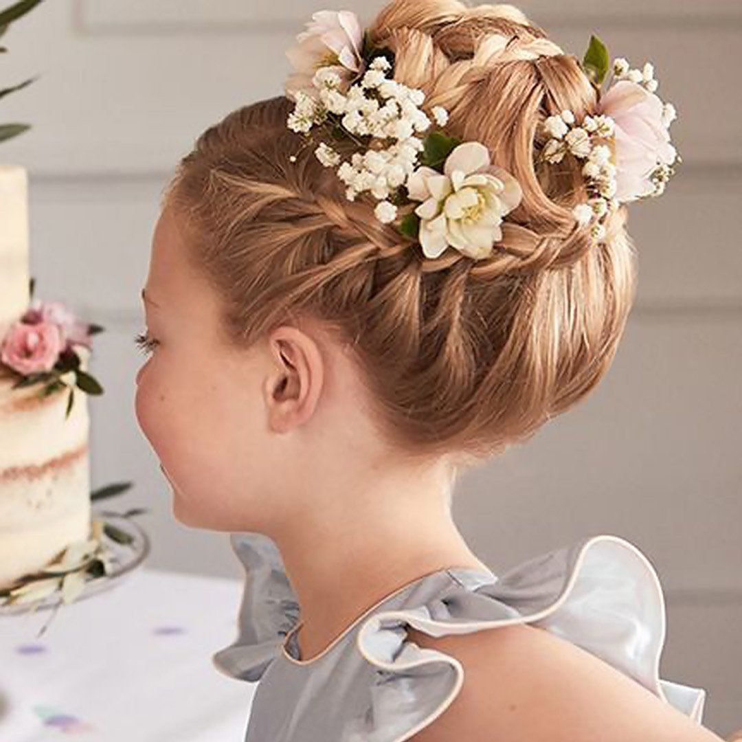 37 Wedding Hairstyles With Flowers That Will Stay Put