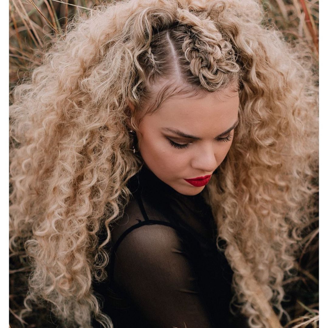 4 Easy and Gorgeous Hairstyles with Curly Clip in Hair Extensions –  Cliphair UK