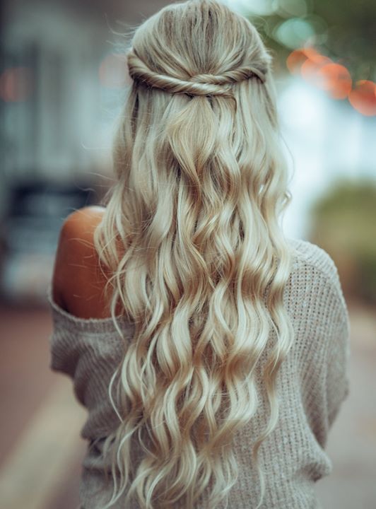 4 Easy and Gorgeous Hairstyles with Curly Clip in Hair Extensions