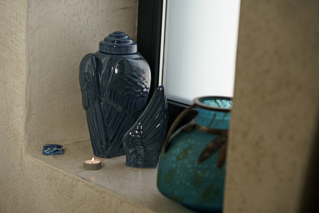 https://www.pulvisurns.com/products/handmade-cremation-urn-for-ashes-wings-large-blue-melange-ceramic