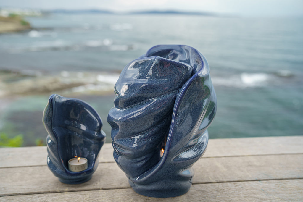 Set of artisan ceramic urns for ashes. Model "Light"