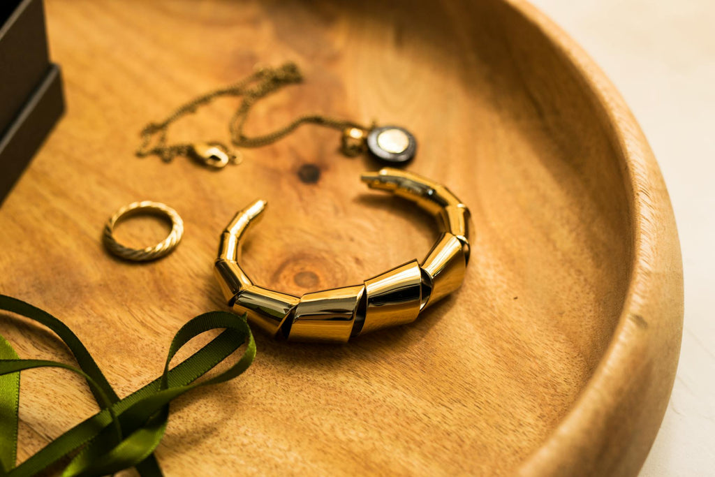 What happens to jewellery during cremation? What we need to know ?