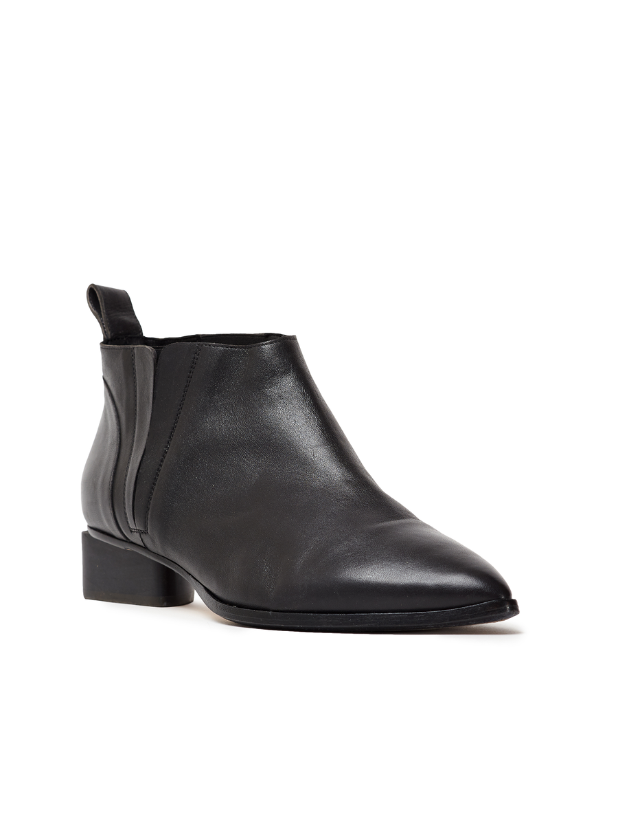 andi chelsea boot