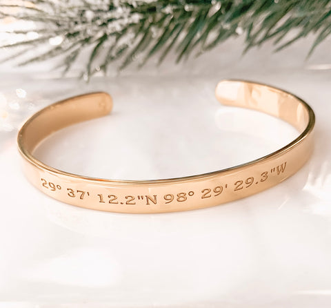 bar bracelet, personalized jewelry, wedding date, roman numerals, special date, Christmas gifts for her, gifts for mom, gifts for grandma, push present, gold jewelry, silver jewelry, 14k gold