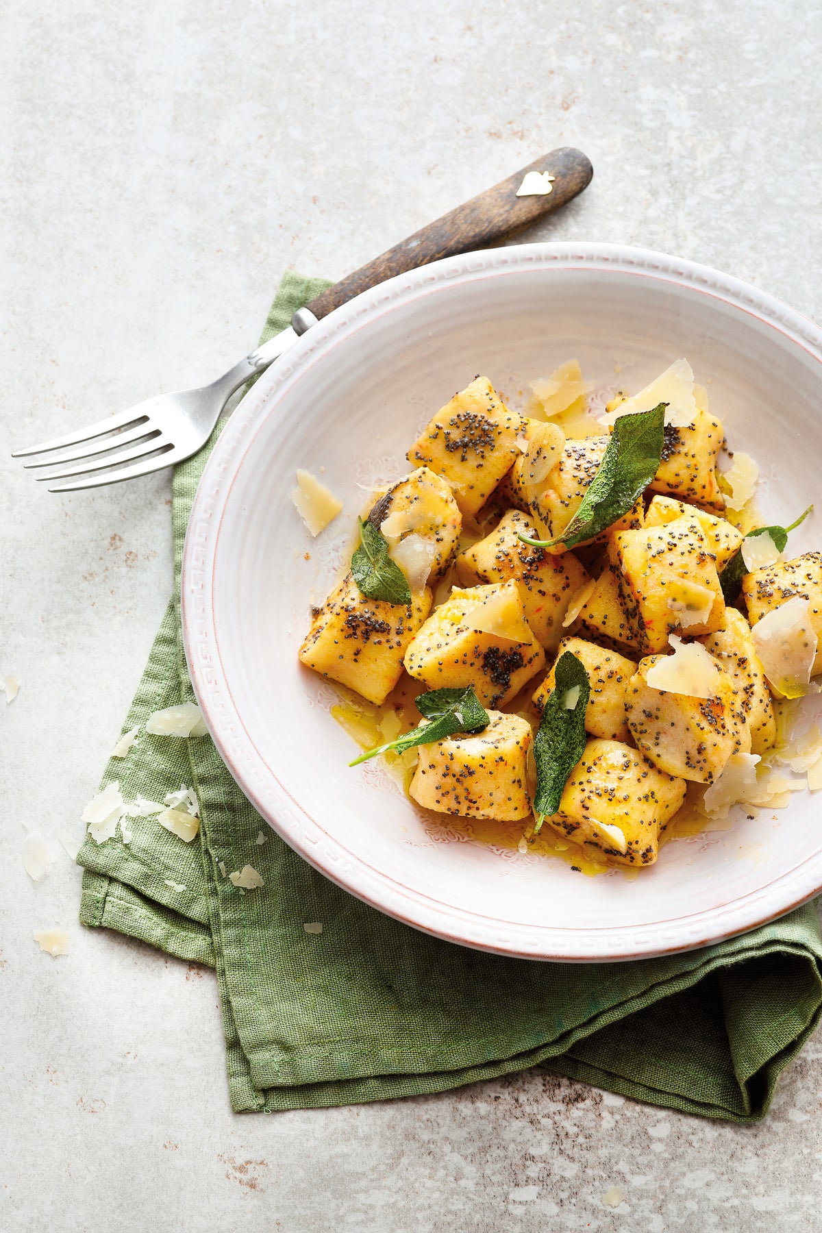 Ricotta-Gnocchi mit Salbei-Mohn-Butter