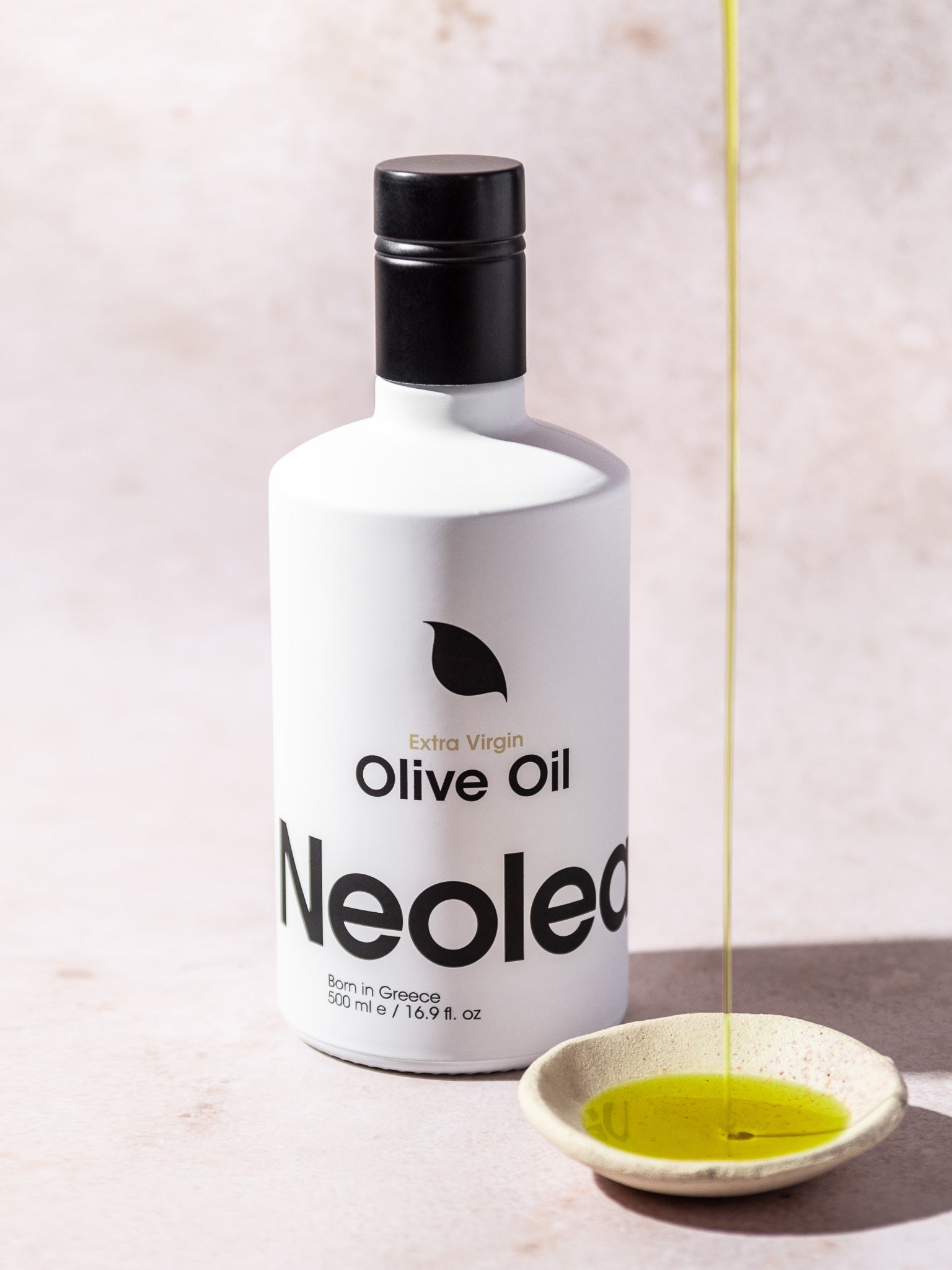 Neolea olive oil pouring in bowl