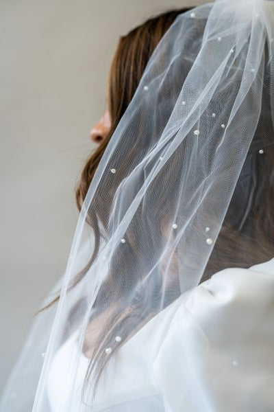 Simple Scattered Pearl Veil